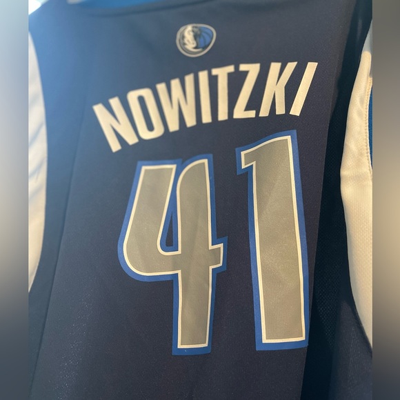 Dallas Mavericks Dirk Nowitzki Jersey - Picture 2 of 2